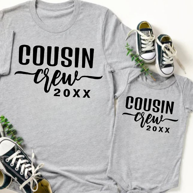 Benutzerdefinierter Cousin Crew 20XX Baby Strampler (Von Creator hochgeladen)