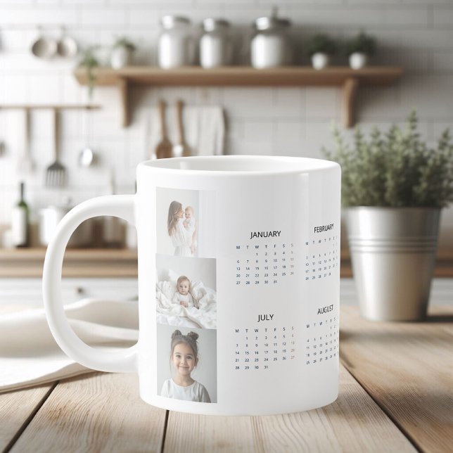 Benutzerdefinierter Kalender 2025 mit drei Fotos Jumbo-Tasse (Von Creator hochgeladen)