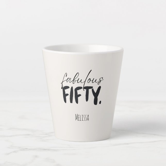 Benutzerdefinierter Name Fabulous Fifty Beige Schw Milchtasse (Vorderseite)