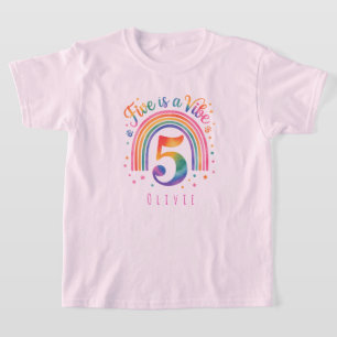 Benutzerdefinierter Name Regenbogen 5. Geburtstag T-Shirt