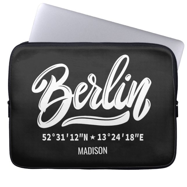 Benutzerdefinierter Name / Text & Farbe Berlin Koo Laptopschutzhülle (Vorderseite)