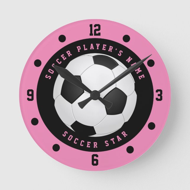 Benutzerdefinierter Pink und Black Girl's Soccer S Runde Wanduhr (Vorderseite)