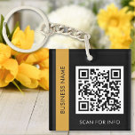 Benutzerdefinierter QR-Code Text Modernes Black Go Schlüsselanhänger<br><div class="desc">Laden Sie einen QR-Code hoch, fügen Sie Text hinzu und erstellen Sie ganz einfach Ihren personalisierten Schlüsselanhänger. Klicken Sie auf BEARBEITEN, um die Hintergrundfarbe oder Textfarbe zu ändern. Sie können dieses Design auf anderen Zazzle-Produkten übertragen und an die meisten Zazzle-Produkte anpassen. Standard Studio Designs werden in hochauflösender Vektorgrafik für einen...</div>