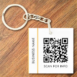 Benutzerdefinierter QR-Code Text Modernes Gold Whi Schlüsselanhänger<br><div class="desc">Laden Sie einen QR-Code hoch, fügen Sie Text hinzu und erstellen Sie ganz einfach Ihren personalisierten Schlüsselanhänger. Klicken Sie auf Weiter, um die Hintergrundfarbe oder Textfarbe zu ändern. Sie können dieses Design auf anderen Zazzle-Produkten übertragen und an die meisten Zazzle-Produkte anpassen. Standard Studio Designs werden in hochauflösender Vektorgrafik für einen...</div>