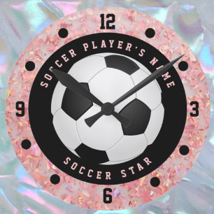 Benutzerdefinierter rosa Mädchen-Fußball-Torschuss Runde Wanduhr
