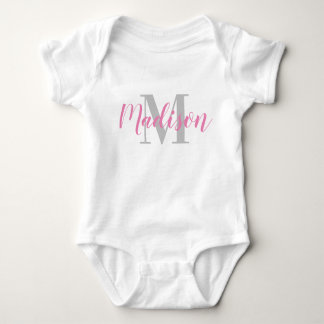 Benutzerdefinierter rosa Name und Gray Initial Bab Baby Strampler