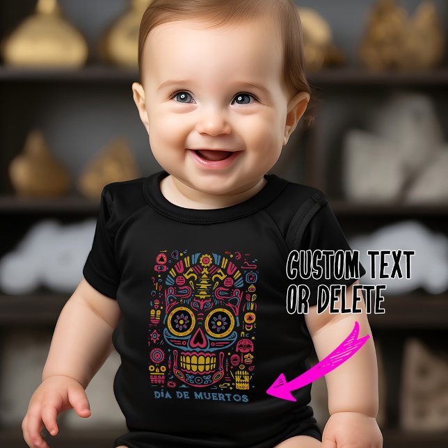 Benutzerdefinierter Text 💀 Doodstyle Día de Muert Baby Strampler (Adorable Dia de Muertos Baby body suit with custom text and doodle style sugar skull)
