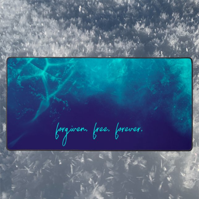 Benutzerdefinierter Text für Coole moderne Christl Schreibtischunterlage (Unique cool custom text desk mat. Teal blue ice nebula with modern editable Christian faith quote.
)