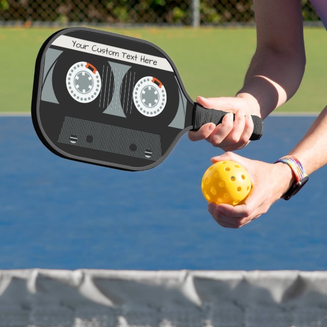 Benutzerdefinierter Text für ein Casette-Tape zurü Pickleball Schläger (InSitu)