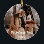 Benutzerdefinierter weißer Text für das Foto mit v Keramik Ornament<br><div class="desc">Elegantes Design mit einfachem,  vertikalem Foto mit weißem Skripttext "family" . Sie können ein vertikales Foto und Ihre Lieblingsunterschrift hinzufügen,  um ein cooles Geschenk für Freunde und Familie zu machen.</div>