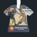 Benutzerdefiniertes Basketball-Foto Teamname Jahr Ornament<br><div class="desc">Zeigen Sie Ihrem Team Stolz mit diesem phantastischen Basketball-Foto-Design - laden Sie einfach Ihre Fotos hoch und fügen Sie Ihren eigenen Text zu einem einmaligen Geschenk. Perfekt für das Ende der Saison Team oder Coach Geschenk. Ändern Sie den Hintergrund oder die Textfarbe entsprechend Ihrer Teamfarbe - klicken Sie einfach auf...</div>
