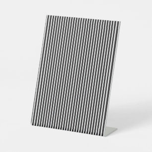 Benutzerdefiniertes Bild hier ziehen und ablegen Sockelschild