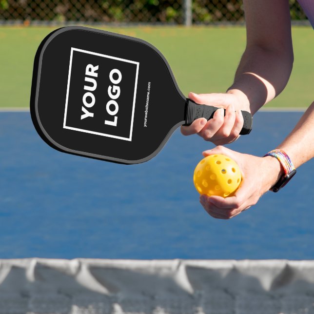 Benutzerdefiniertes Firmenlogo und Website auf Sch Pickleball Schläger (InSitu)