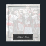 Benutzerdefiniertes Foto Coach Notepad, Vollständi Notizblock<br><div class="desc">Fügen Sie Ihr Lieblings-Foto in Farbe oder Schwarz/Weiß hinzu. Der automatische Filter erzeugt ein verblasstes Aussehen, wodurch das Notizblock einfach eingeschrieben werden kann, während der flüchtige Blick noch durch das Bild geführt wird. Personalisieren Sie es auf jede Art und Weise, wie Sie gewollt haben. Verwenden Sie das Vorlagenformular, um Ihre...</div>