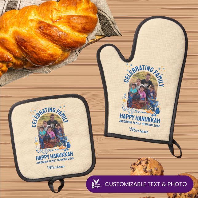 Benutzerdefiniertes Foto Name HANUKKAH FAMILY WIED Ofenhandschuh & Topflappen-Set (Hanukkah oven mitt and pot holder with customizable photo and text, celebrating family reunion.)