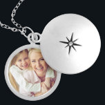 Benutzerdefiniertes Foto Personalisiert Versilberte Kette<br><div class="desc">Fügen Sie Ihr personalisiertes Foto zu dieser Halskette hinzu, damit Sie Ihre Lieben überall hin mitnehmen können! Würde ein großartiges Geschenk für neue Mütter, Muttertag, Weihnachten, Jahrestage, Großmütter, Ihren besten Freund oder jede andere besondere Person in Ihrem Leben. Klicken Sie auf die Schaltfläche "Anpassen", um Ihren eigenen Text hinzuzufügen und...</div>