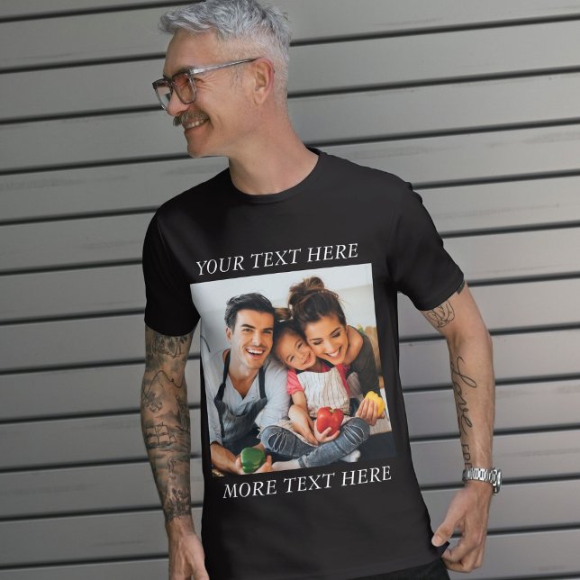 Benutzerdefiniertes Foto und Text oder Name  T-Shirt (Von Creator hochgeladen)