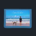 Benutzerdefiniertes Foto-Wallet-Geschenk mit Ihren Tri-fold Geldbeutel<br><div class="desc">Benutzerdefinierte Foto- und Textwallets - Ihr eigenes Design - Personalisierte Familie / Freunde oder persönliches Geschenk - Foto und Text hinzufügen - Verkleinern und verschieben oder entfernen und hinzufügen / Text mit Anpassungs-Tool ! Wählen Sie / fügen Sie Ihren bevorzugten Schriftart / Textfarbe / Größe! Sie können dieses Design auf...</div>