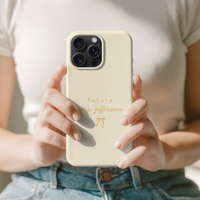 Benutzerdefiniertes Gelb Minimalistisches Future M Case-Mate iPhone Hülle (Personalized Minimalist Future Mrs Bride To Be Phone Case | Custom Gift for Fiancée Future Mrs Case)