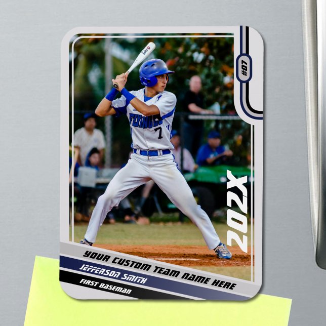 Benutzerdefiniertes Geschenk für Baseball Player i Magnet (Baseball Player Magnet in Light Grey with Custom Team Name and Grey Blue Stripes)