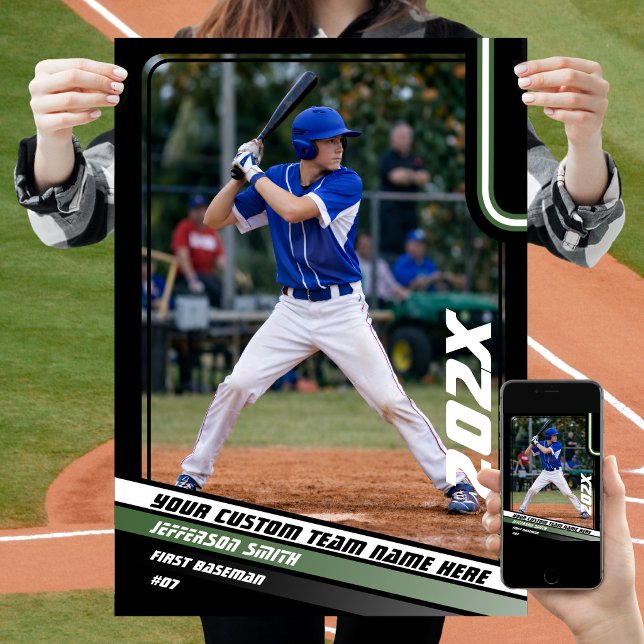 Benutzerdefiniertes Geschenk für Baseball-Spieler  Poster (Baseball Player Poster in Black with Custom Team Name and White Green Stripes)