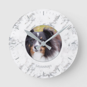 Benutzerdefiniertes Haustierfoto & Name - Faux Mar Runde Wanduhr