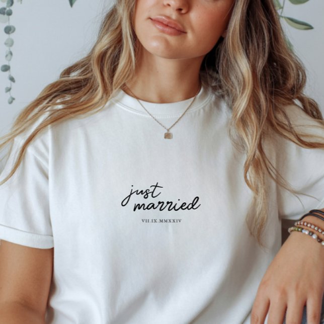 Benutzerdefiniertes 'Just Married' Hochzeitsdatum  T-Shirt (Von Creator hochgeladen)