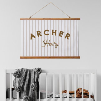 Benutzerdefiniertes Kindername-Banner Braun Gestre Wandteppich Mit Holzrahmen