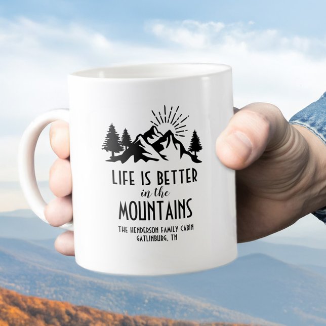 Benutzerdefiniertes LIfe ist besser in Mountains F Kaffeetasse (Custom LIfe is Better In Mountains Family Home Coffee Mug)