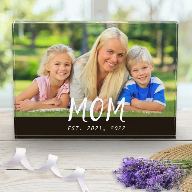 Benutzerdefiniertes Mama-Moderne-Schrift Establish Fotoblock (A photo block with "Mom Est." design and custom year, ideal for Mother's Day)
