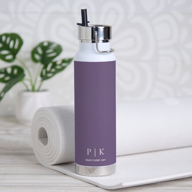 Benutzerdefiniertes Namensmonogramm Lila  Trinkflasche (Yoga (gedreht)