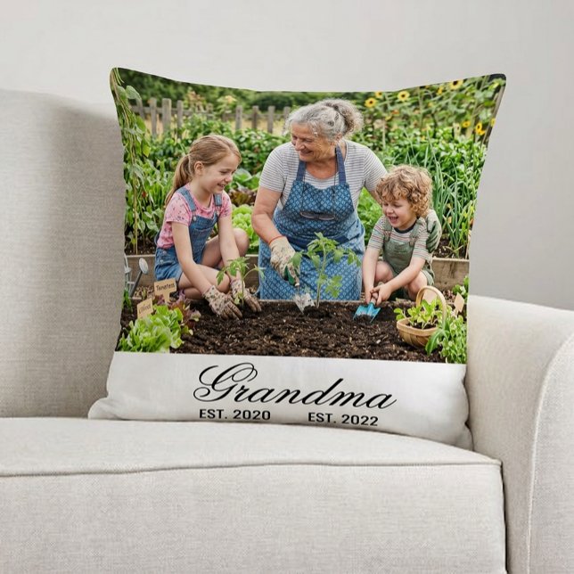 Benutzerdefiniertes Oma-Foto Mehrjahres-Est-Skript Kissen (Custom Grandma Photo Multi Year Est Script Throw Pillow)