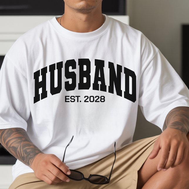 Benutzerdefiniertes Varsity-Shirt für Ehefrau und  T-Shirt (Engagement gifts for couples, Wedding gifts for bride and groom, Wifey and Hubby matching outfits)