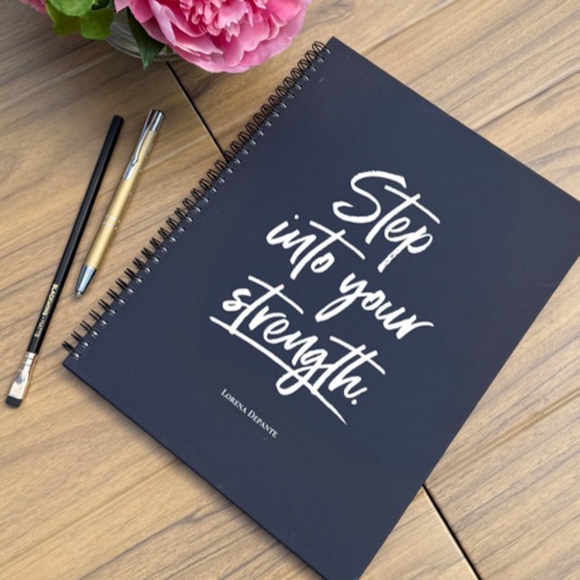 Benutzerdefiniertes Zitat "Schritt in Ihre Stärke" Notizbuch (Personalized Motivational quote "Step into your strength" notebook.)