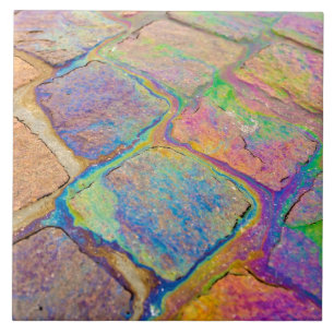 Benzin auf Pflastersteinen Fliese