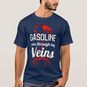 Benzin fließt durch meine Venen, die sich über den T-Shirt