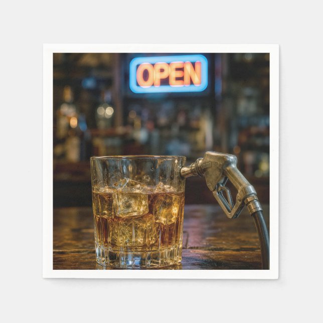 Benzin Zapfpistole in einem Whiskeyglas Serviette (Vorderseite)
