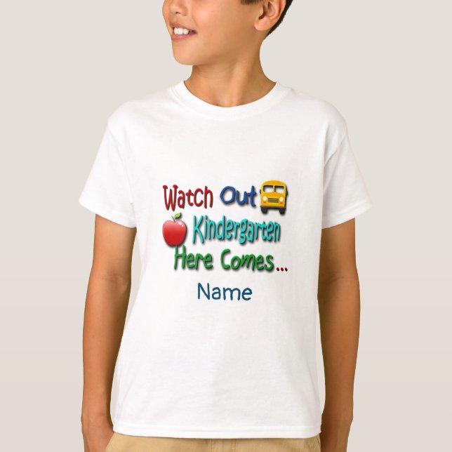 Beobachten Sie den Kindergarten hier Personalisier T-Shirt (Vorderseite)