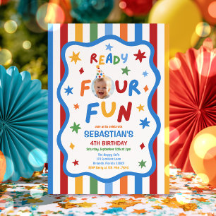 Bereit für spaßigen bunter Junge 4. Geburtstag Einladung