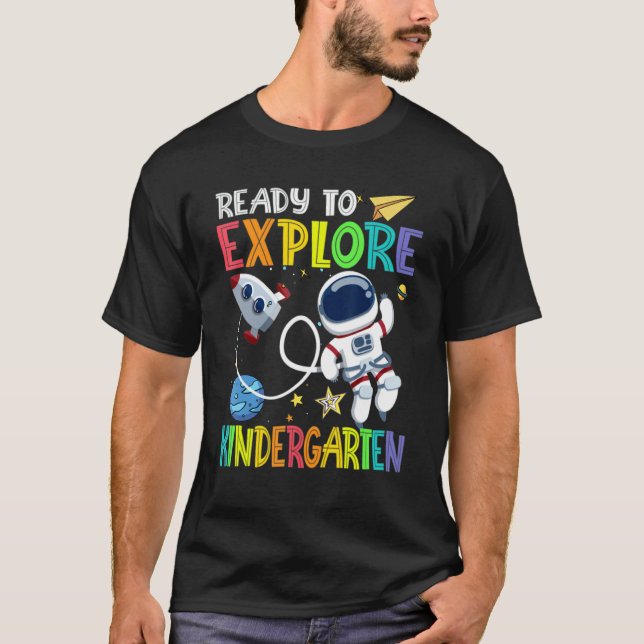 Bereit Kindergartenstufe Astronaut Rücken zu erkun T-Shirt (Vorderseite)