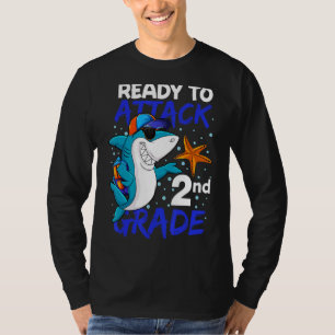 Bereit zum Angriff auf Coolen Hai der zweiten Klas T-Shirt