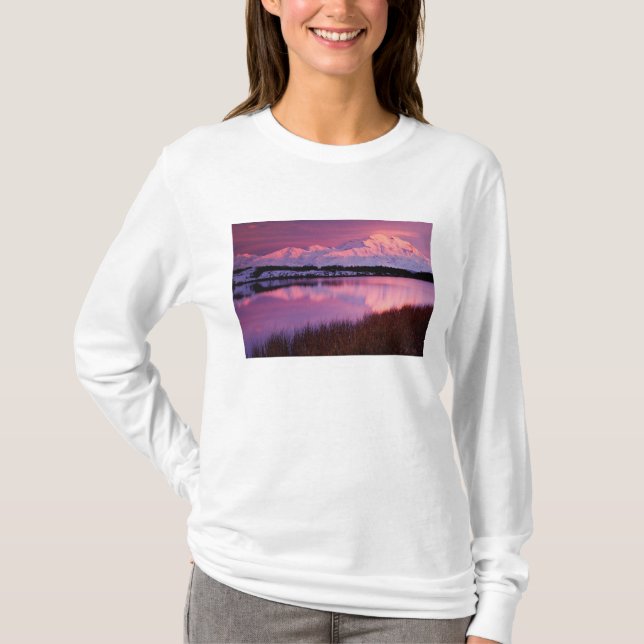 Berg Denali bei Sonnenuntergang vom Reflection Pon T-Shirt (Vorderseite)
