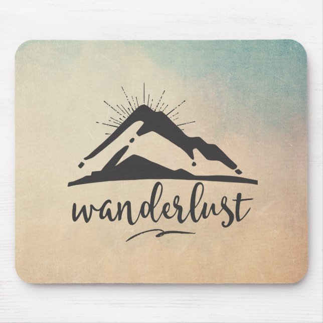 Berg mit Sonnenstrahlen - Wanderlust Typografie Mousepad (Vorne)