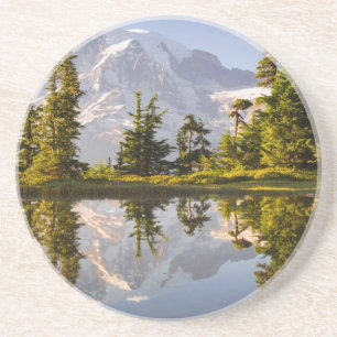 Berg Rainier reflektiert in einer Torte bei Plumme Getränkeuntersetzer