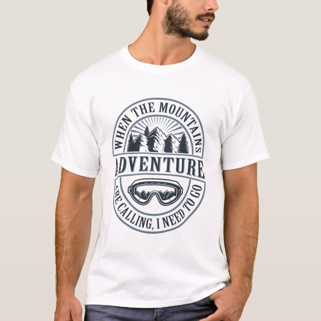 Berg ruft Ski-Abenteuer-Design T-Shirt (Vorderseite)