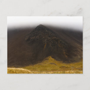 Berg- und Tiefwolken in Island Postkarte