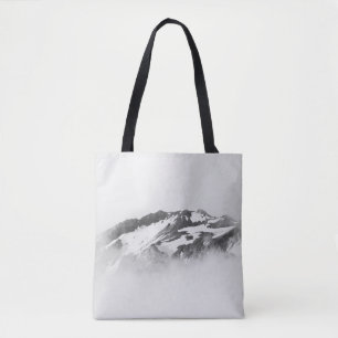 BERG VON SCHNEE BEDeckt