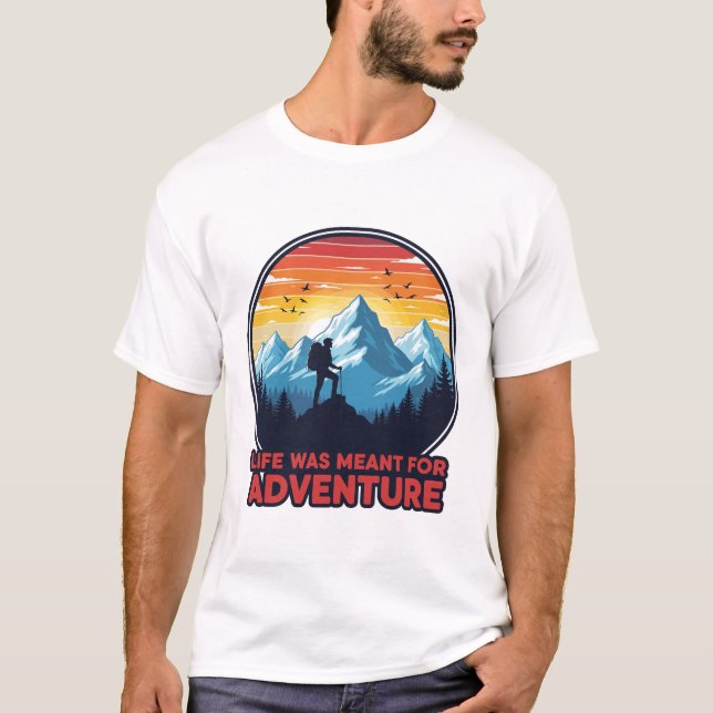 Bergabenteuer Retro Travel Design T-Shirt (Vorderseite)