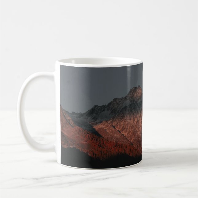 BERGBERGE WÄHREND DER SPEISE KAFFEETASSE (Links)