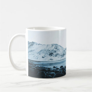 BERGDECKE MIT SCHNEEFOTOGRAFIE KAFFEETASSE
